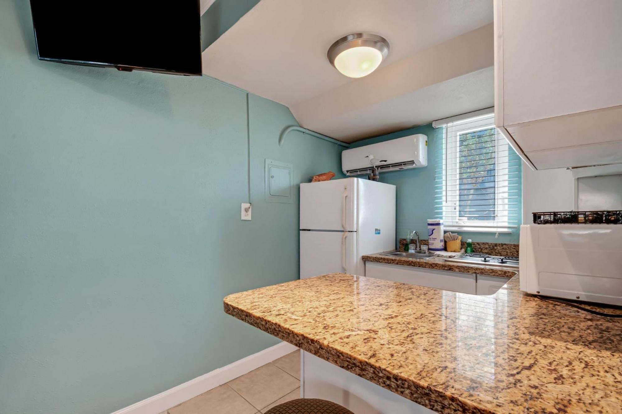 Tropic Terrace #4 - Beachfront Rental Apts St. Pete Beach Eksteriør bilde