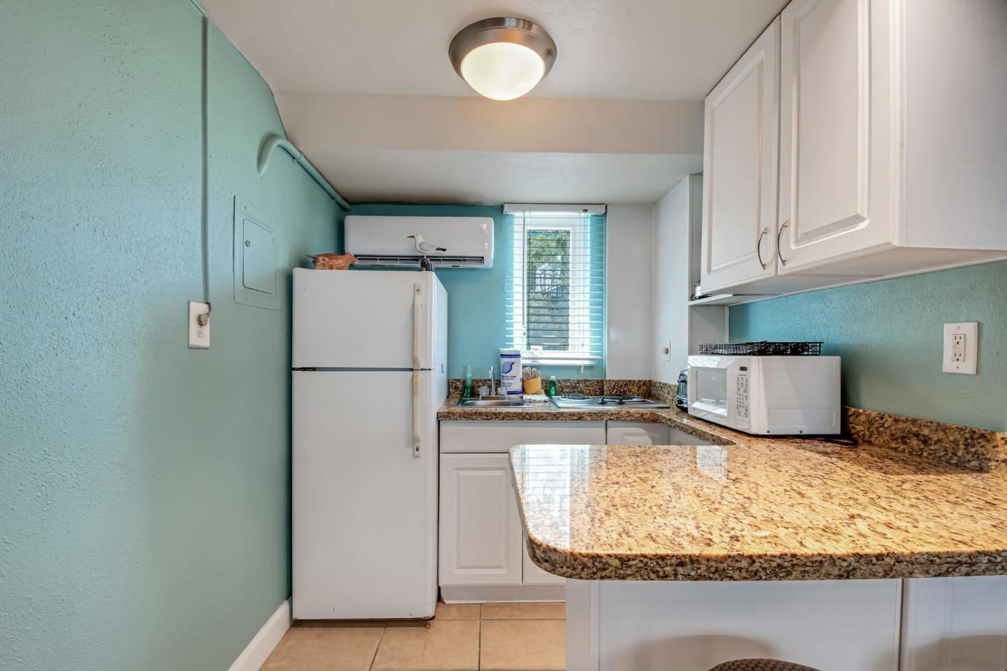 Tropic Terrace #4 - Beachfront Rental Apts St. Pete Beach Eksteriør bilde