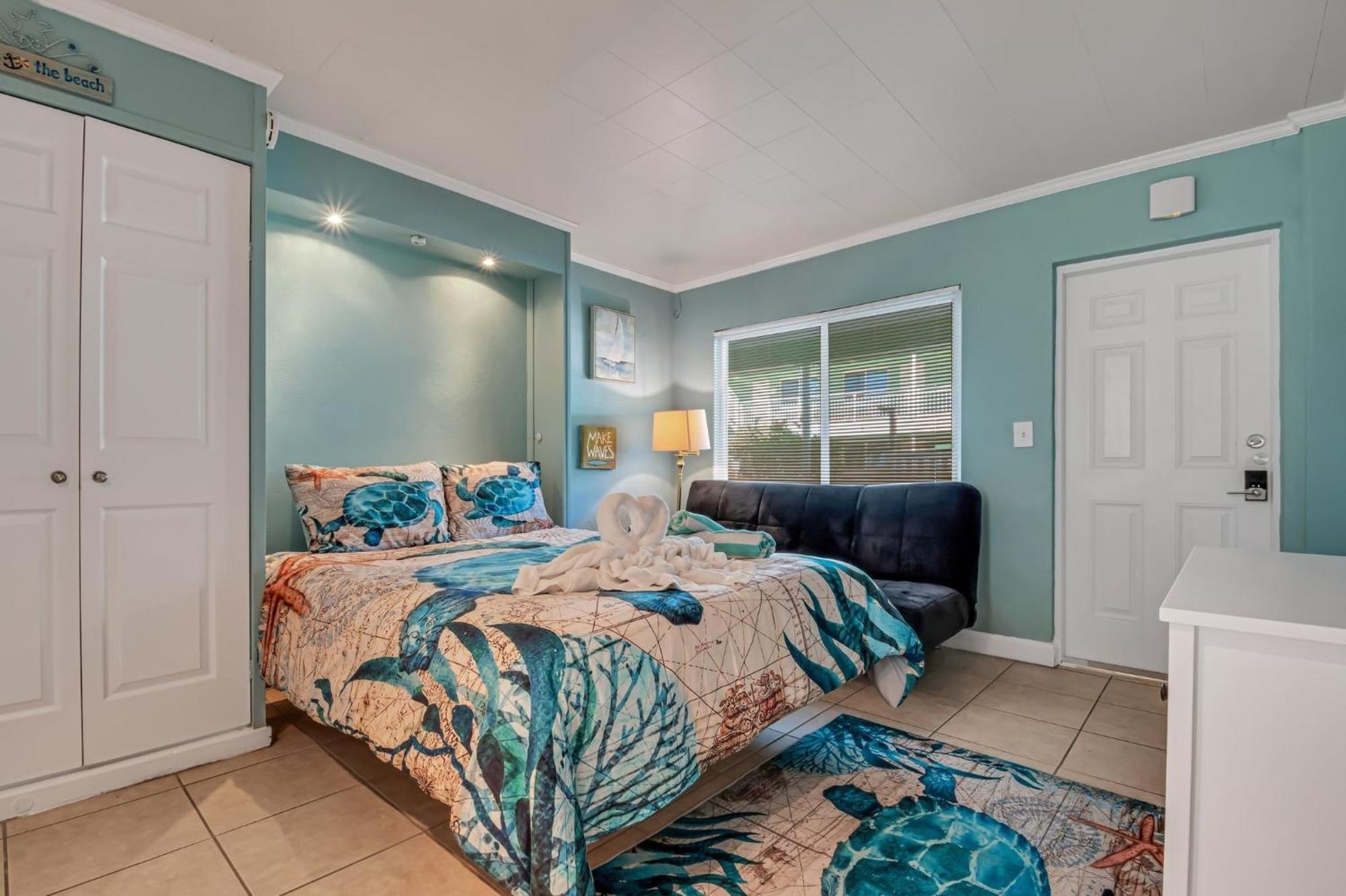 Tropic Terrace #4 - Beachfront Rental Apts St. Pete Beach Eksteriør bilde